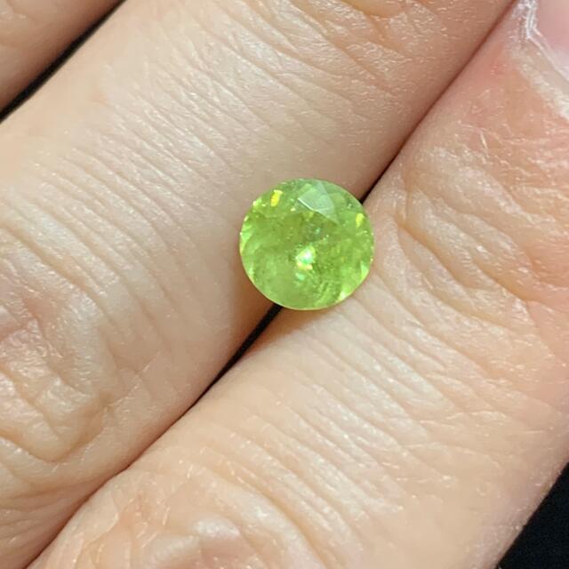 シルキー　スフェーン　ラウンド　0.83ct. レディースのアクセサリー(その他)の商品写真