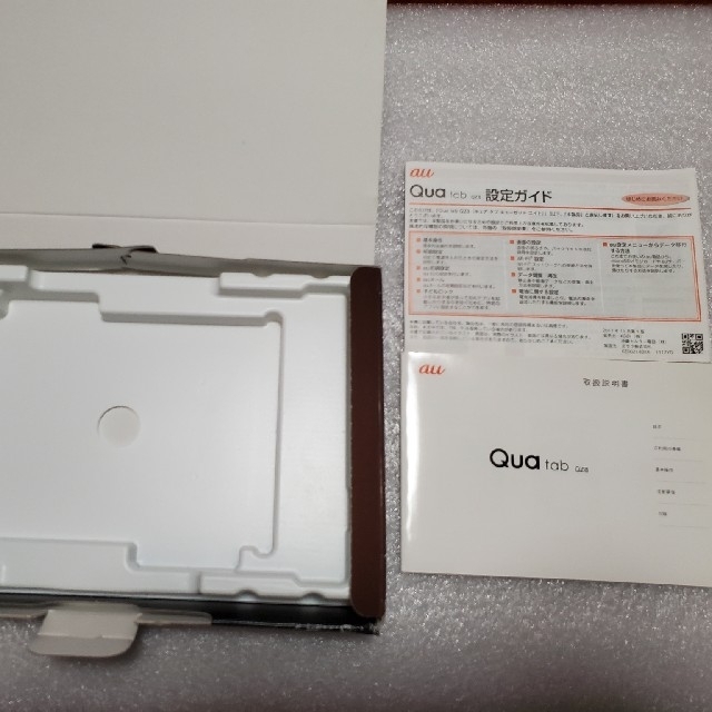 au(エーユー)のKYOCERA Qua tab QZ8 KYT32 タブレット スマホ/家電/カメラのPC/タブレット(タブレット)の商品写真