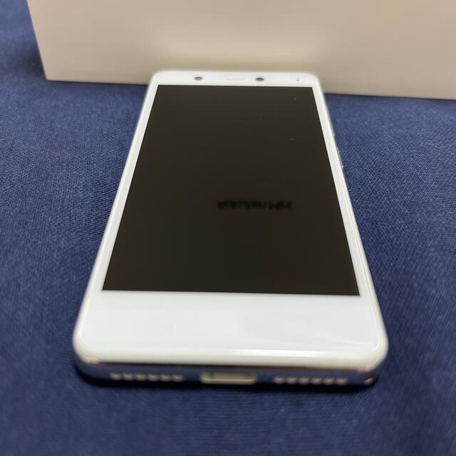 Rakuten(ラクテン)のRakuten Mini ホワイト スマホ/家電/カメラのスマートフォン/携帯電話(スマートフォン本体)の商品写真