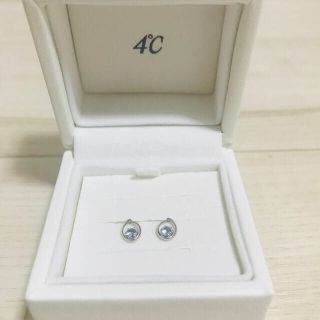 ヨンドシー(4℃)の4℃ k10 ホワイトゴールド　ピアス　(ピアス)