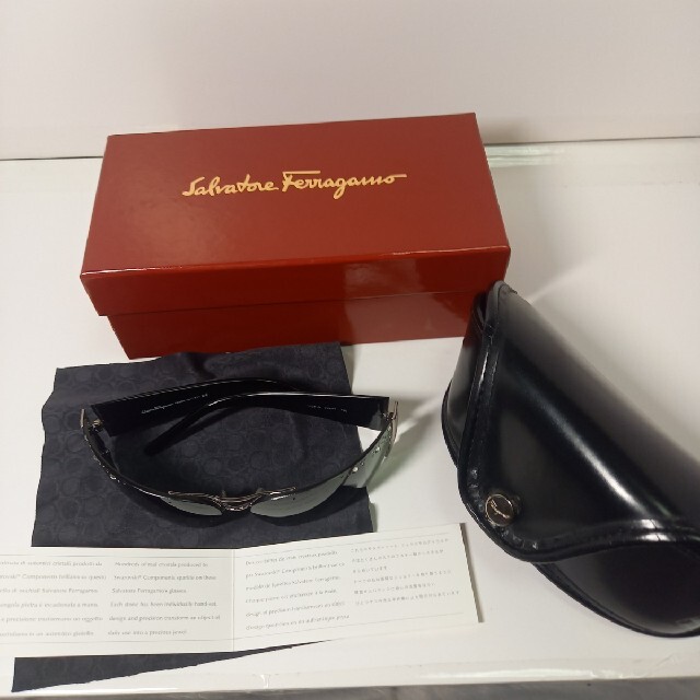 Salvatore Ferragamo スワロフスキー製クリスタル付 サングラス