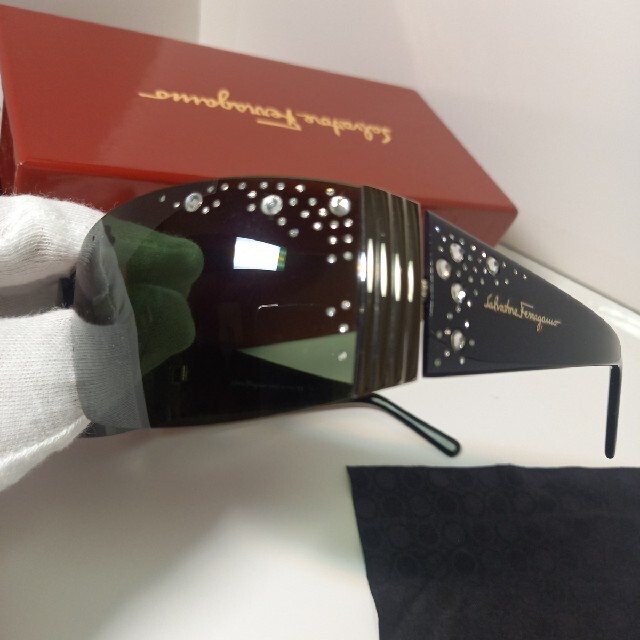 Salvatore Ferragamo スワロフスキー製クリスタル付 サングラス | www