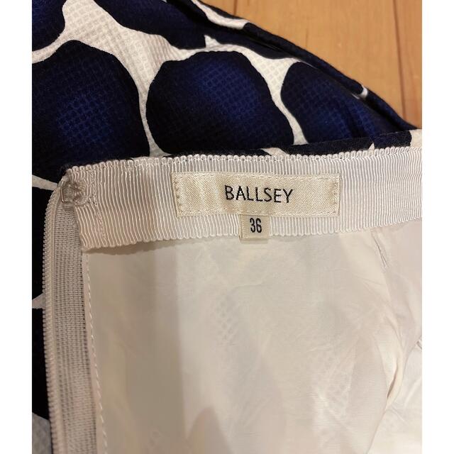 Ballsey(ボールジィ)の☆美品☆ BALLSEY ボールジィ 水玉 総柄 膝丈スカート ネイビー レディースのスカート(ひざ丈スカート)の商品写真