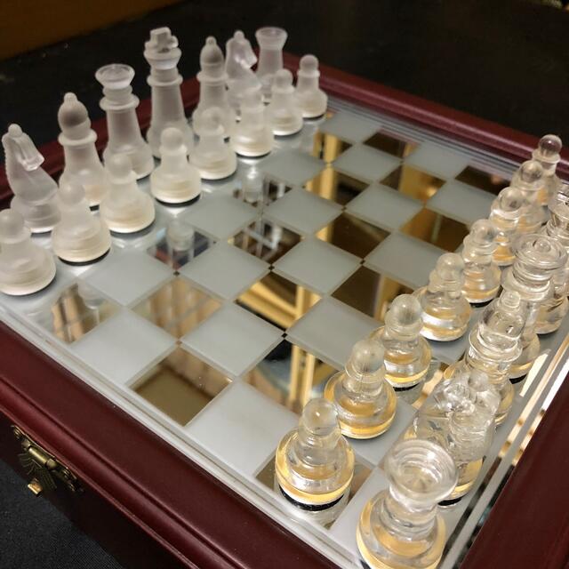 チェス　ガラス　透明　インテリア エンタメ/ホビーのテーブルゲーム/ホビー(オセロ/チェス)の商品写真