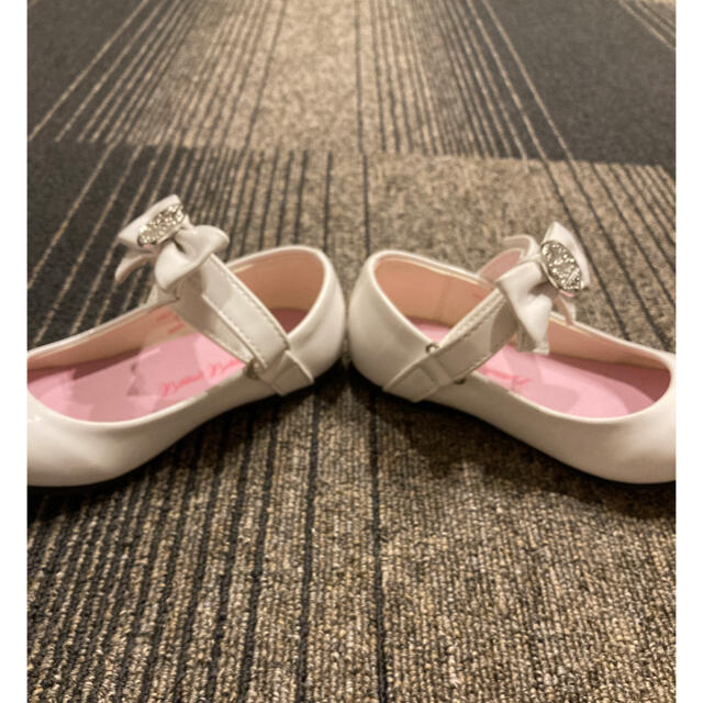 Disney(ディズニー)の※kaemiさん専用　白　靴　17cm  女の子　公式ディズニー　発表会　入学式 キッズ/ベビー/マタニティのキッズ靴/シューズ(15cm~)(フォーマルシューズ)の商品写真