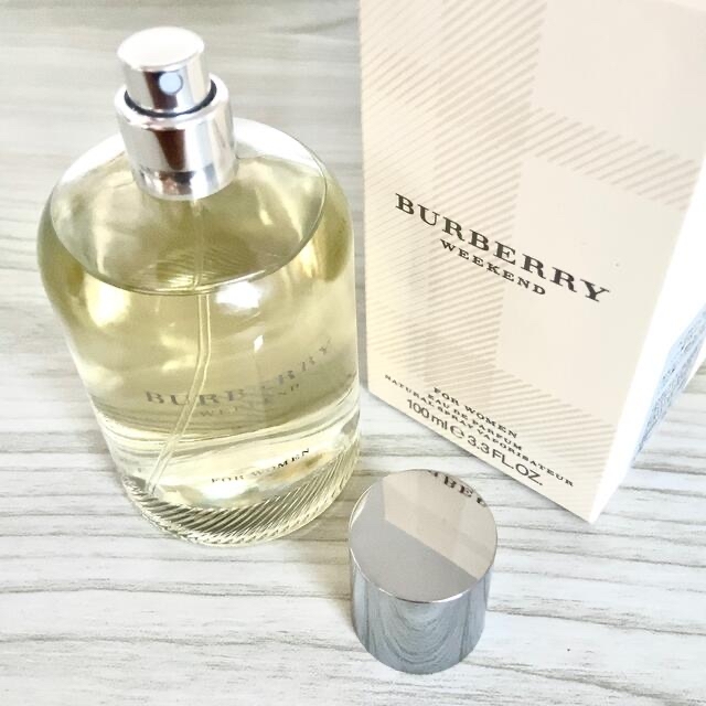 BURBERRY(バーバリー)のかずくん様　新品未使用☆ バーバリー ウィークエンド フォーウィメン 100ml コスメ/美容の香水(香水(女性用))の商品写真