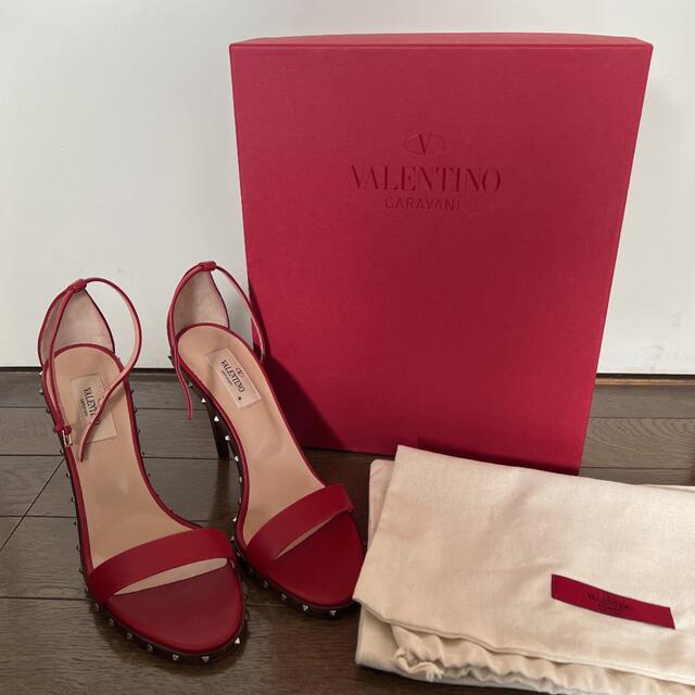ほぼ新品 Valentino レッドカラー ヒール 38 1/2 - サンダル