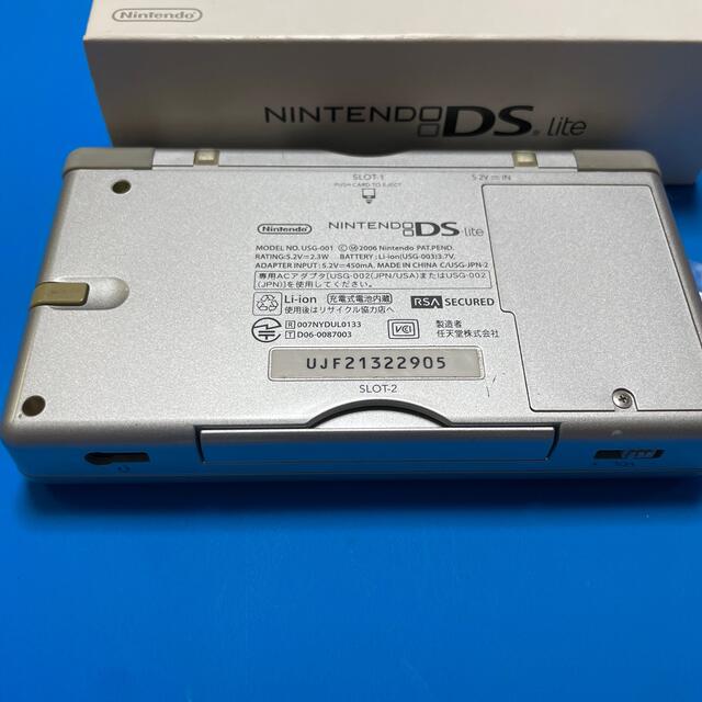 ニンテンドーDS(ニンテンドーDS)のNintendo DS ニンテンド-DS LITE グロスシルバー エンタメ/ホビーのゲームソフト/ゲーム機本体(携帯用ゲーム機本体)の商品写真