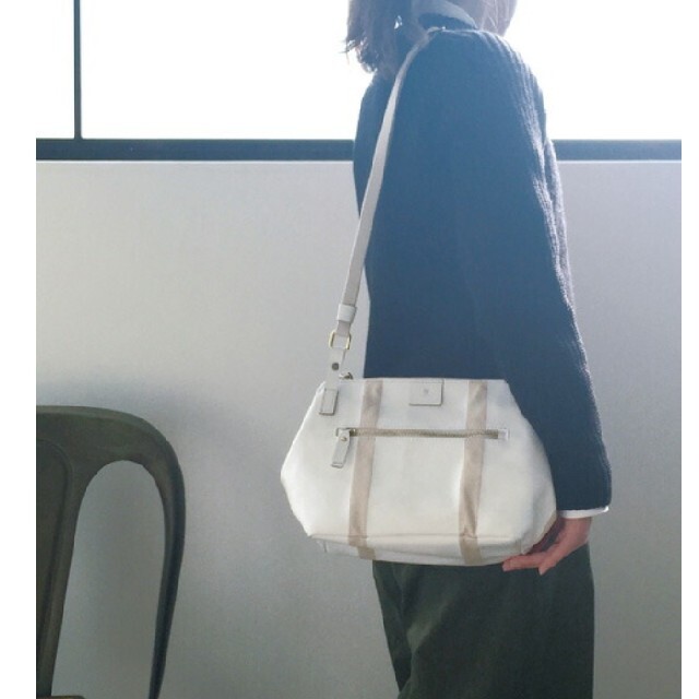 ミレスト プント・エ・リーネア ショルダーバッグ ホワイト レディースのバッグ(ショルダーバッグ)の商品写真