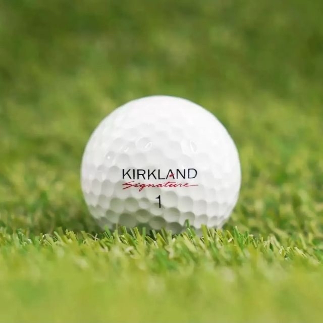 コストコ(コストコ)のコストコ カークランド  3ピースゴルフボール バージョン2.0 24個入り スポーツ/アウトドアのゴルフ(その他)の商品写真