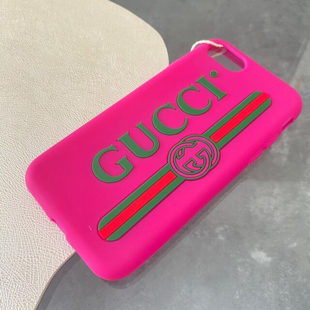 Gucci(グッチ)の【新品】GUCCI グッチ シリコン iPhoneケース ヴィンテージロゴ スマホ/家電/カメラのスマホアクセサリー(iPhoneケース)の商品写真