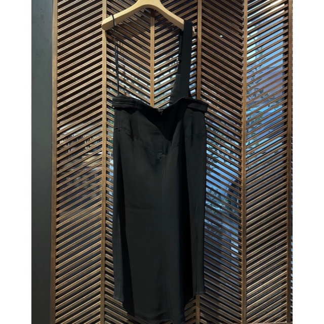 mame(マメ)のフォトコピュー photocopieu ストラップ付きスカート 黒 レディースのスカート(ひざ丈スカート)の商品写真
