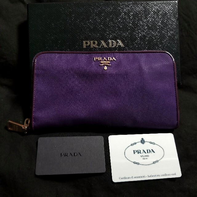 PRADAパープル長財布