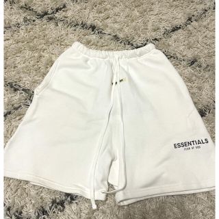 フィアオブゴッド(FEAR OF GOD)のFOG ESSENTIALS エッセンシャルズ　ハーフパンツ　白　ホワイト(ショートパンツ)