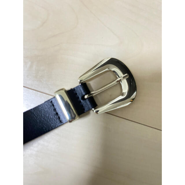 ZARA(ザラ)のZARA WOMAN デニムスカート　白　タイトスカート　XS ベルト付 レディースのスカート(ひざ丈スカート)の商品写真