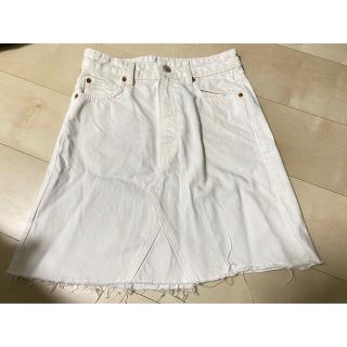 ザラ(ZARA)のZARA WOMAN デニムスカート　白　タイトスカート　XS ベルト付(ひざ丈スカート)