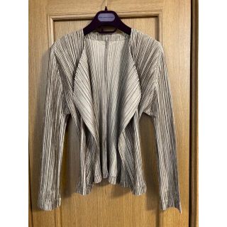 プリーツプリーズイッセイミヤケ(PLEATS PLEASE ISSEY MIYAKE)のイッセイミヤケ  プリーツプリーズ　やや光沢あり　ジャケットカーディガン(カーディガン)