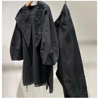 ユナイテッドアローズ(UNITED ARROWS)のpheeta phoebe(フィービー) ブラック(シャツ/ブラウス(長袖/七分))