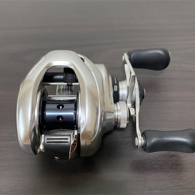 SHIMANO(シマノ)のシマノ　メタニウムMGL HG ベイトリール　（右巻き） スポーツ/アウトドアのフィッシング(リール)の商品写真