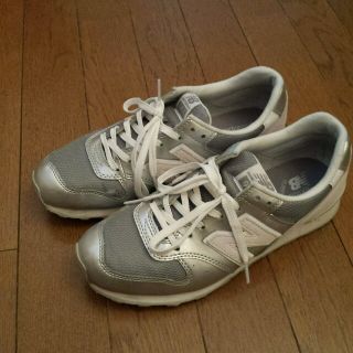 ニューバランス(New Balance)の★専用★ニューバランス★シルバースニーカー★(スニーカー)