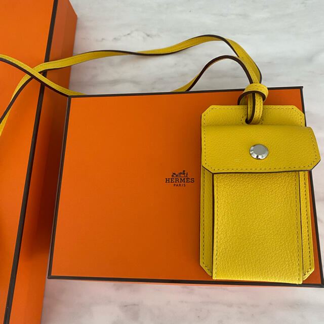 Hermes(エルメス)の🕊ama様お取り置き🕊エルメスシティネックホルダー　カードケース　 メンズのファッション小物(名刺入れ/定期入れ)の商品写真