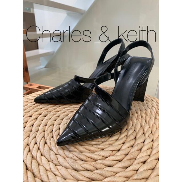 Charles and keith エナメルパンプス