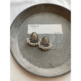 ミナペルホネン(mina perhonen)のシルバー　淡水パール　大ぶり　スパンコール　(ピアス)