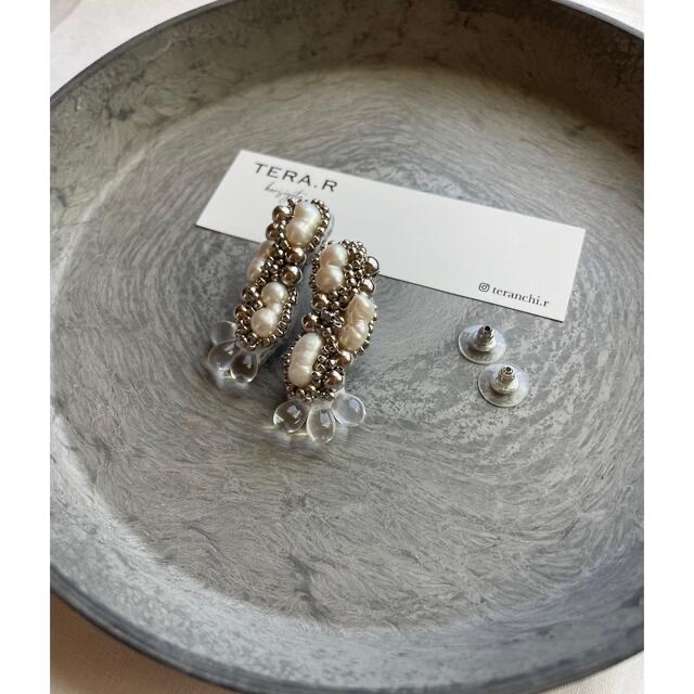 mina perhonen(ミナペルホネン)の2点おまとめ　うねうね　淡水パール　ビーズ刺繍 ハンドメイドのアクセサリー(ピアス)の商品写真