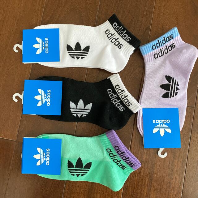 adidas(アディダス)のadidas靴下4足セット レディースのレッグウェア(ソックス)の商品写真