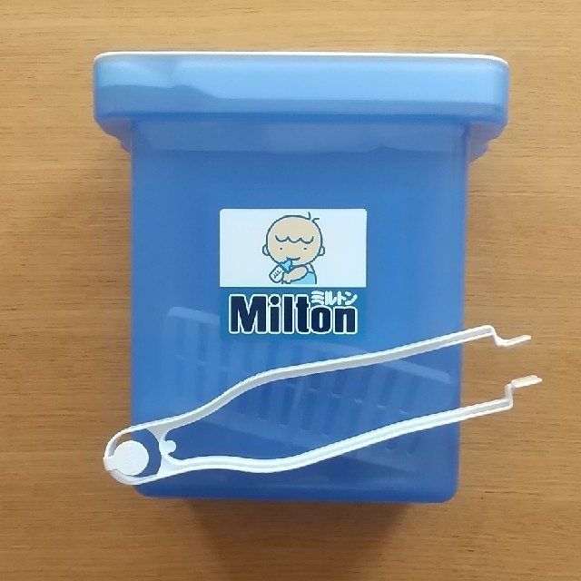 MINTON(ミントン)のMilton専用容器 哺乳瓶 ミルクの粉入れ キッズ/ベビー/マタニティの洗浄/衛生用品(哺乳ビン用消毒/衛生ケース)の商品写真