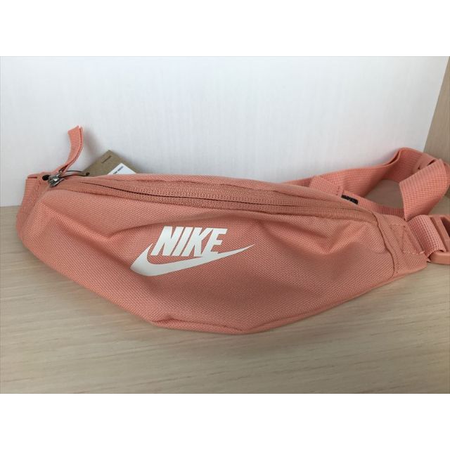 NIKE(ナイキ)のナイキ ヘリテージ ヒップスモールパック ショルダーバック 新品 (34) レディースのバッグ(ショルダーバッグ)の商品写真