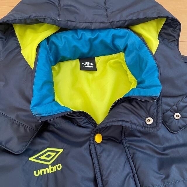 UMBRO(アンブロ)のベンチコート　unbro ジュニア160サイズ スポーツ/アウトドアのサッカー/フットサル(ウェア)の商品写真