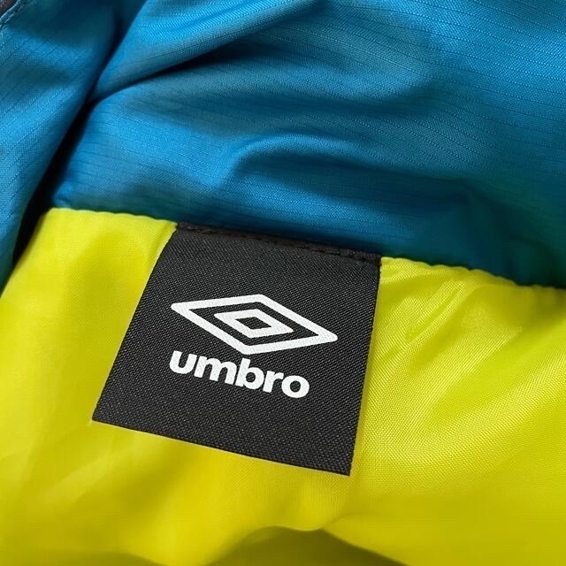 UMBRO(アンブロ)のベンチコート　unbro ジュニア160サイズ スポーツ/アウトドアのサッカー/フットサル(ウェア)の商品写真