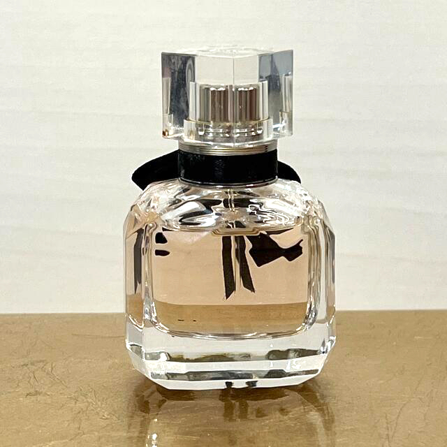 Yves Saint Laurent Beaute(イヴサンローランボーテ)のイブサンローラン　モン パリ オーデパルファム　30mL コスメ/美容の香水(香水(女性用))の商品写真