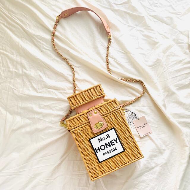 Honey Salon(ハニーサロン)の【新品タグ付き】ハニーサロン チェーン ラタン 香水型 カゴバッグ ピンク レディースのバッグ(ショルダーバッグ)の商品写真