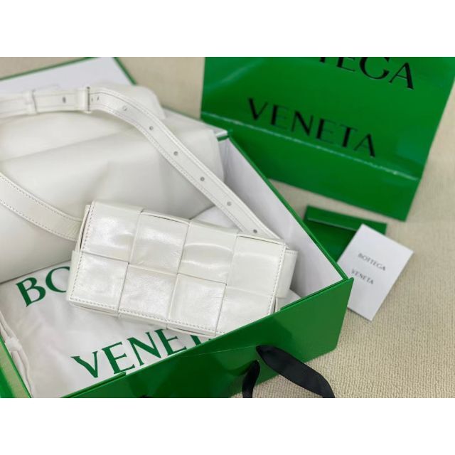 Bottega Veneta パラキート　カセット　未使用品 | フリマアプリ ラクマ