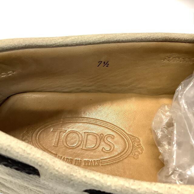 TOD'S(トッズ)のトッズ　ドライビングシューズ　#ベージュ　7 1/2   r255 メンズの靴/シューズ(スリッポン/モカシン)の商品写真