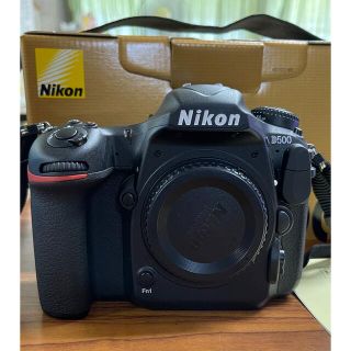 ニコン(Nikon)のNikon D500 ボディ 極美品 約800ショット　保証残り約2年(デジタル一眼)