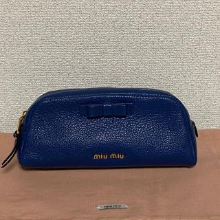 ミュウミュウ ポーチ(レディース)（レザー）の通販 63点 | miumiuの 