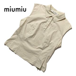 ミュウミュウ(miumiu)のイタリア製 ミュウミュウ ノースリーブシャツ ブラウス 42 M ベージュ 夏(シャツ/ブラウス(半袖/袖なし))