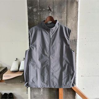 ワンエルディーケーセレクト(1LDK SELECT)のcreek angler's device nylon vest grey(ベスト)