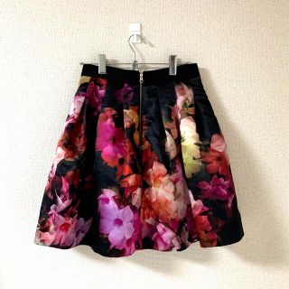 テッドベイカー(TED BAKER)の【美品】ted baker フラワー スカート 花柄(ミニスカート)