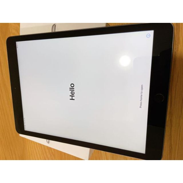 iPad第7世代10.2インチ　32GBスペースグレー スマホ/家電/カメラのPC/タブレット(タブレット)の商品写真