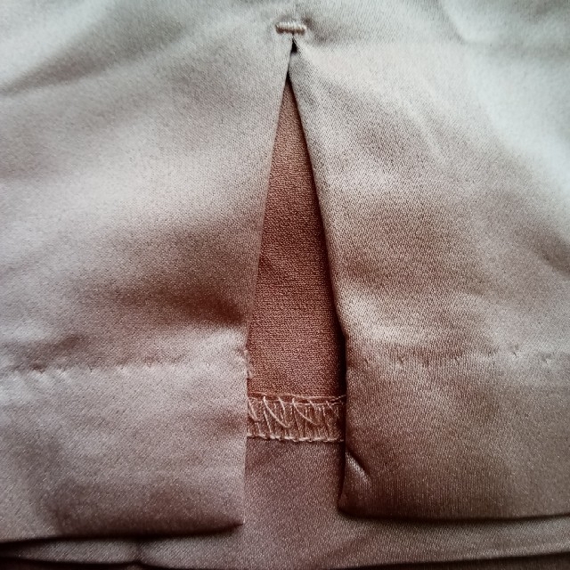 GU(ジーユー)のGU　パンツ　オレンジゴールド　L　光沢 レディースのパンツ(カジュアルパンツ)の商品写真