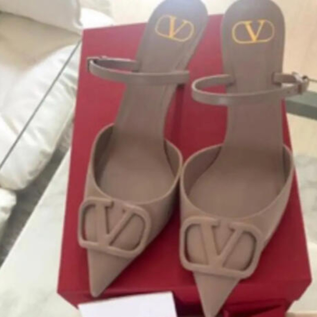 値下げ♡VALENTINO『V』ロゴパンプス38ハイヒール/パンプス