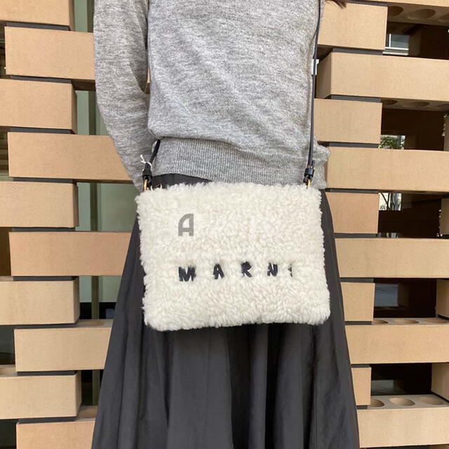 輝く高品質な Marni クロスボディーバッグ ショルダーバッグ ロゴ