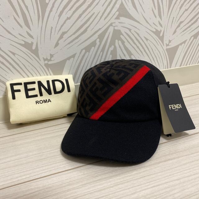 フェンディFENDI キャップ　ブラック