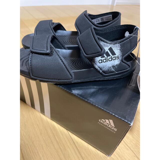 adidas(アディダス)の新品　アディダス　キッズ　16cm サンダル　ブラック　adidas  靴 キッズ/ベビー/マタニティのキッズ靴/シューズ(15cm~)(サンダル)の商品写真