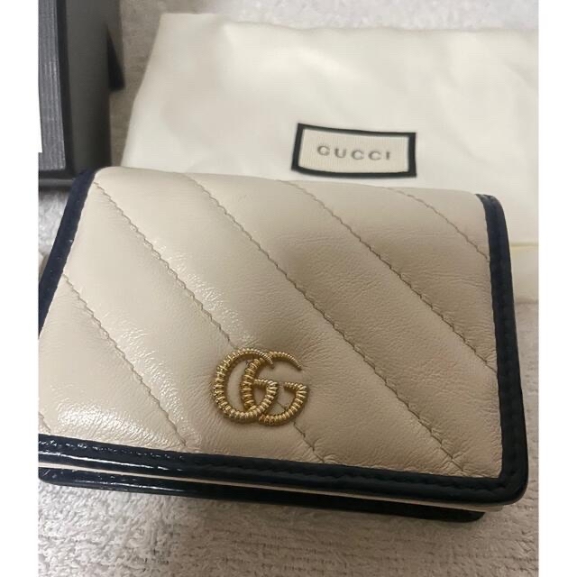 Gucci - 極美品 グッチ GGマーモント キルティングレザー クリームの