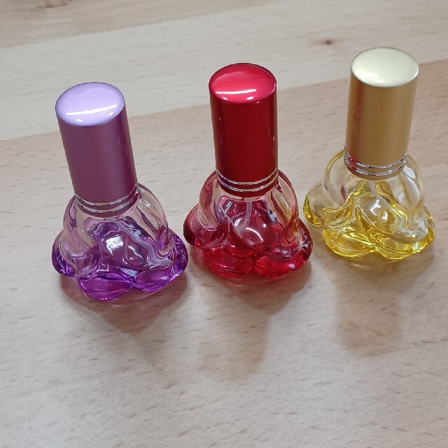 ガラスアトマイザー　ローズ　6ml　薔薇　詰め替えスプレー　紫　赤　黄色 コスメ/美容のメイク道具/ケアグッズ(ボトル・ケース・携帯小物)の商品写真